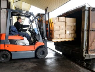Electric,forklift,in,warehouse,loading,cardboard,boxes